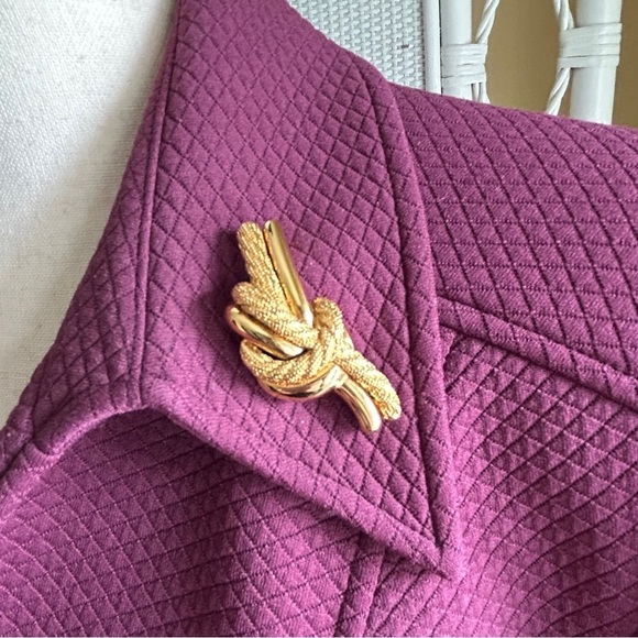 Monet Brooch Gold Plated Knot Pin Vintage 1980s - Picture 9 of 9